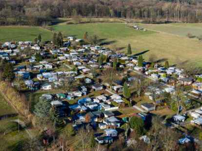 Campingplatz in L&uuml;gde: Hier wurde am Mittwoch eine weitere Parzelle durchsucht.