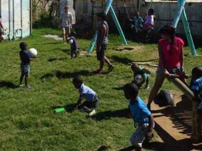 Ein bisschen Freude: Steffen Ahting hat beim Bau der Spielger&auml;te mitgeholfen. l