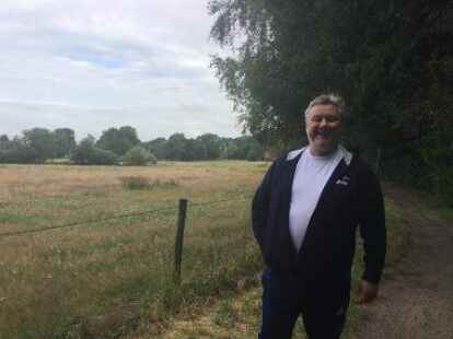 Wandern tut K&ouml;rper und Seele gut: Brigitte Klattendorf, Walkingtrainering beim TV Hude (rotes T-Shirt), Carsten Rosenthal vom Fitnessstudio Fit4life in Hude und Wanderliebhaberin Lisa Aschmoneit aus Hude.