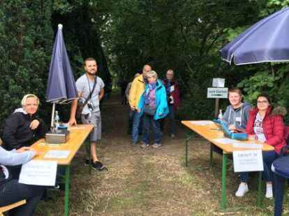 Zahlreiche Helfer packten mit an.