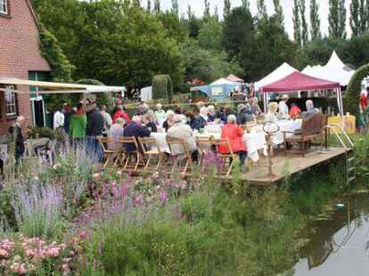 Gut gelaunt genossen die G&auml;ste die Stimmung auf der ersten Landpartie in Westerstede.