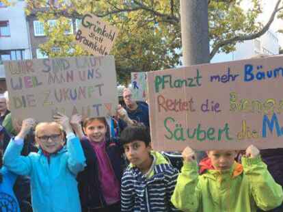 Die Sch&uuml;lerinnen und Sch&uuml;ler der Grundschule Ohmstede der Umwelt-Action-Kids-AG haben die Demo im Unterricht thematisiert.