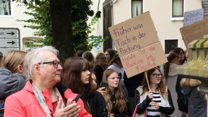 Mehr als 1000 Teilnehmer bei der Fridays for Future-Demo in Brake - der ersten in der Wesermarsch.