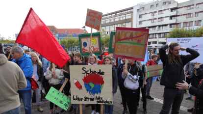In Oldenburg protestieren wieder Hunderte f&uuml;r das Klima.