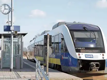 Die Nordwestbahn im Bahnhof Esens. Zwischen der B&auml;renstadt und Wilhelmshaven und umgekehrt fielen erneut viele Z&uuml;ge aus.