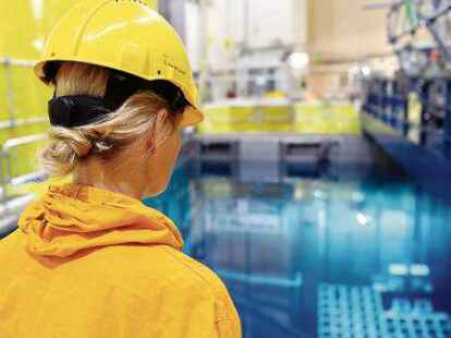 Hier gibt es noch viel zu tun: Blick auf das Abklingbecken im Reaktorgeb&auml;ude des  Kernkraftwerks Unterweser.