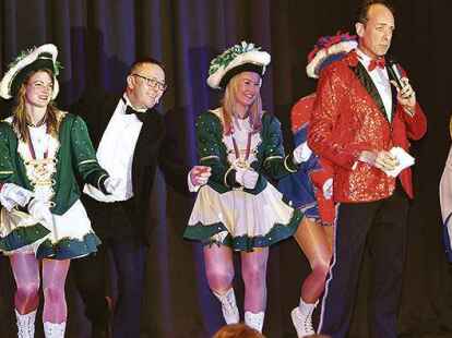 Moderator Markus Weise machte sich einen Spa&szlig; mit Christian&emsp;D&uuml;rr &ndash; auch wenn der nicht da war.