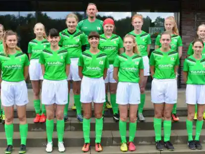 Gut aufgestellt pr&auml;sentieren sich die C-M&auml;dchen des FSV Jever mit ihrem eingespielten Trainerteam.
