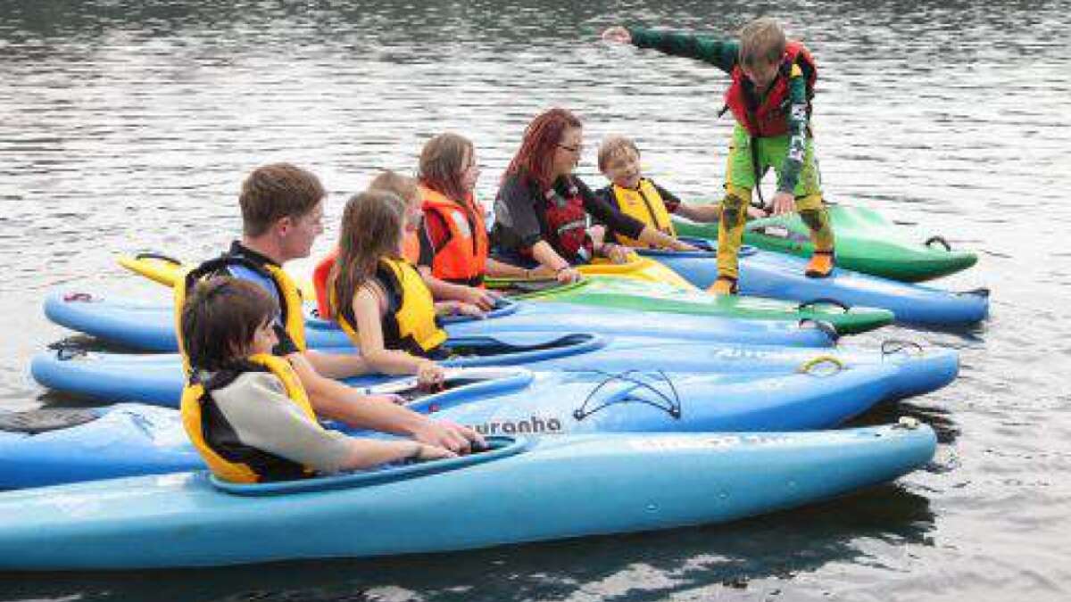 Kinder begeistert "Nur mit Schwimmweste ins Wasser"