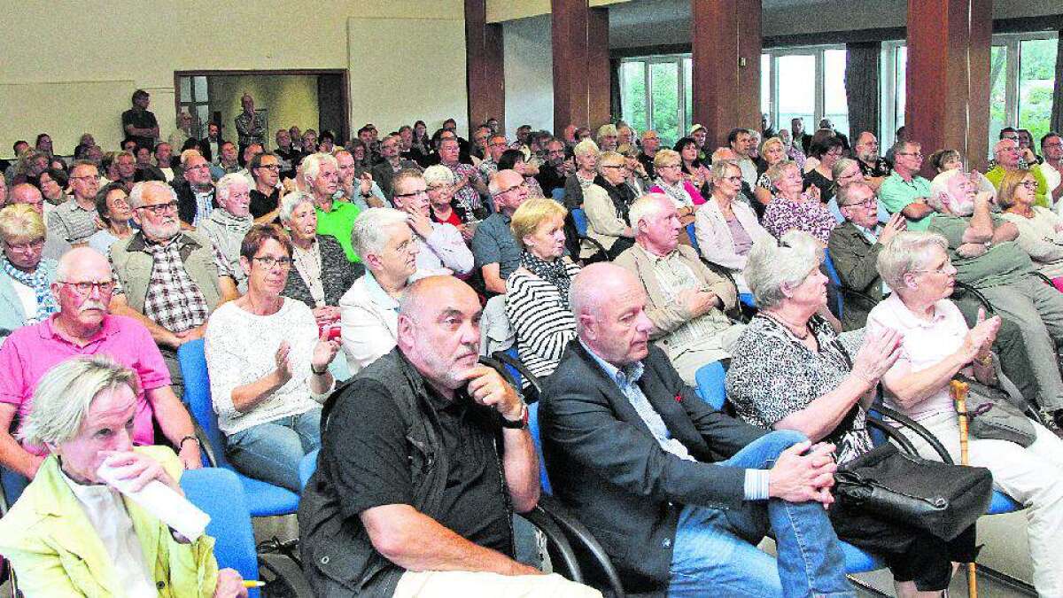 PodiumsDiskussion Parteien bevorzugen StadthallenNeubau