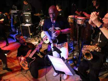 Funktomas And Four Funky French Friends wollen es am 14. M&auml;rz krachen lassen.