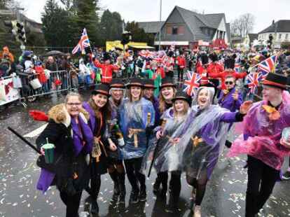 Tausende Narren beim Fasching um den Ring trotzten dem Wetter.