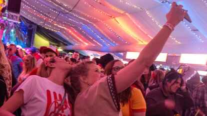 Im Anschluss an den Fasching um den Ring in Ganderkesee verlagerte sich das n&auml;rrische Treiben ins gro&szlig;e Festzelt und den 