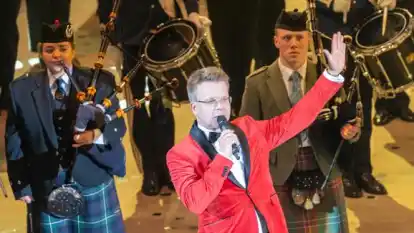 Souver&auml;n: Moderator Bj&ouml;rn Gehrmann  f&uuml;hrte durch die &bdquo;Musikparade 2020&ldquo;