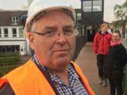 Claus Hauerken, Bauaufseher der C&auml;cilienbr&uuml;cke, bemerkte das Feuer auf dem Weg zur Arbeit in Oldenburg. (Foto: Thomas Husmann)