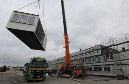 Jetziges Finanzamt am Stubbenweg: Hier wurden bereits vor vier Jahren Container aufgestellt.