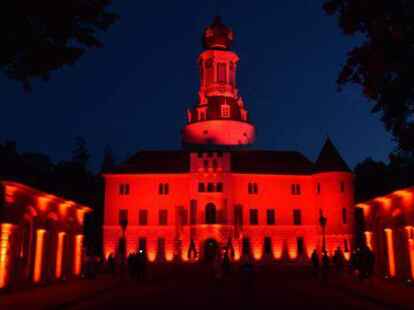 Das Schloss zu Jever. Hier sendete Evers PA aus Esens in der &bdquo;Night of Light&ldquo; einen &bdquo;roten Hilferuf&ldquo; an die Politik. Am  10. M&auml;rz wurde einem kompletten Wirtschaftszweig die Arbeitsgrundlage entzogen.