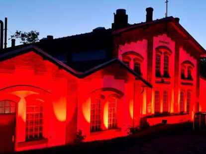 Das Pumpwerk und das Atlantic Hotel in Wilhelmshaven machten bei der Night of Light mit.
