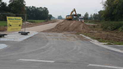 Die Bundesstra&szlig;e 211 neu soll von Oldenbrok bis zum 2. Kreisel noch in diesem Jahr freigegeben werden.