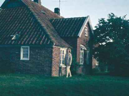 Von Langeoog auf Tournee:  Lale Anderson vor ihrem Haus auf Langeoog.