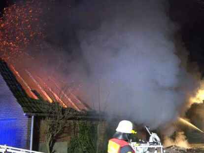 Brand in der Gemeinde Ganderkesee: Die Feuerwehr war in der Nacht zu Samstag im Gro&szlig;einsatz.