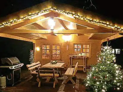 Dieses  Holzh&auml;uschen mit Veranda ist der Lieblingsplatz der Familie von Martina Lehm&shy;kuhl  in  Bergedorf.