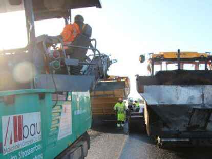 Das f&uuml;nf Kilometer lange Teilst&uuml;ck der Bundesstra&szlig;e 211 neu zwischen Mittelort und Logemannsdeich ist fertig.