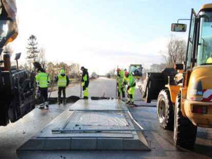 Das f&uuml;nf Kilometer lange Teilst&uuml;ck der Bundesstra&szlig;e 211 neu zwischen Mittelort und Logemannsdeich ist fertig.