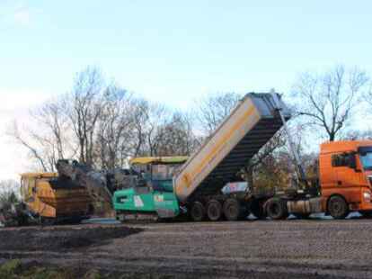 Das f&uuml;nf Kilometer lange Teilst&uuml;ck der Bundesstra&szlig;e 211 neu zwischen Mittelort und Logemannsdeich ist fertig.