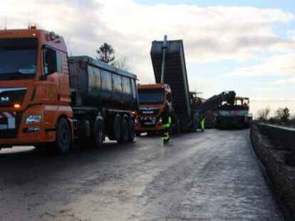 Das f&uuml;nf Kilometer lange Teilst&uuml;ck der Bundesstra&szlig;e 211 neu zwischen Mittelort und Logemannsdeich ist fertig.