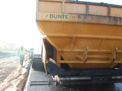 Das f&uuml;nf Kilometer lange Teilst&uuml;ck der Bundesstra&szlig;e 211 neu zwischen Mittelort und Logemannsdeich ist fertig.