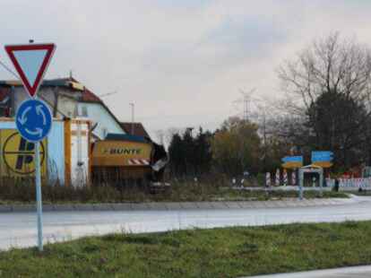 Das f&uuml;nf Kilometer lange Teilst&uuml;ck der Bundesstra&szlig;e 211 neu zwischen Mittelort und Logemannsdeich ist fertig.