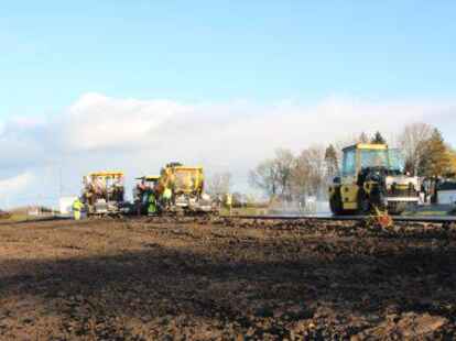 Das f&uuml;nf Kilometer lange Teilst&uuml;ck der Bundesstra&szlig;e 211 neu zwischen Mittelort und Logemannsdeich ist fertig.
