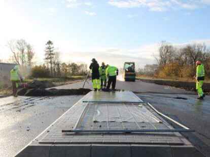 Das f&uuml;nf Kilometer lange Teilst&uuml;ck der Bundesstra&szlig;e 211 neu zwischen Mittelort und Logemannsdeich ist fertig.