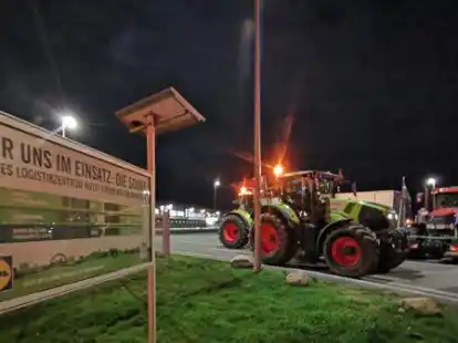 Am Sonntagabend starteten die Landwirte ihren Protest vor dem Lidl-Lager in Cloppenburg. Am Dienstagabend wurde er beendet.