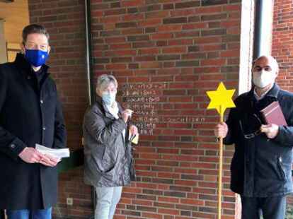 <p>B&uuml;rgermeister Christoph Reents begr&uuml;&szlig;te Pfarrer Christoph Sibbel und K&uuml;sterin Angela Martin.</p>