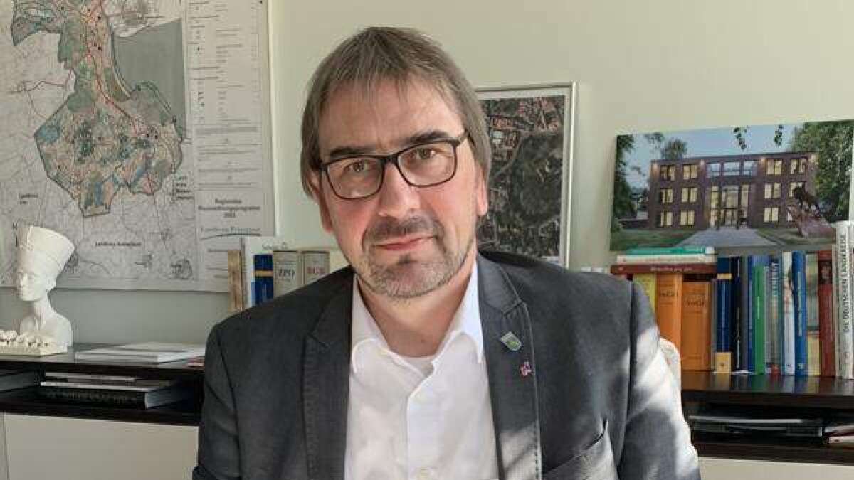 Frieslands Landrat Sven Ambrosy blickt auf ein spannendes Jahr