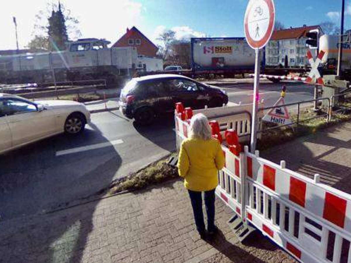 Bahnübergang Alexanderstraße Oldenburg neues Eisenbahnkreuzungsgesetz entlastet Stadt beim Bau