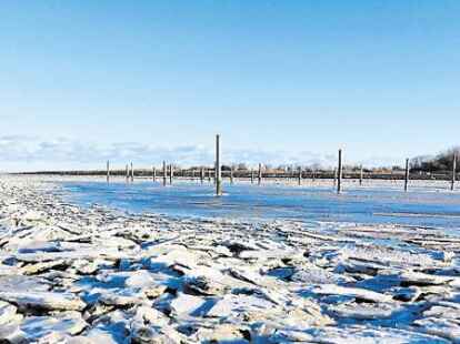 Eisschollen in Bensersiel. Motive wie dieses boten sich &uuml;berall an der K&uuml;ste.