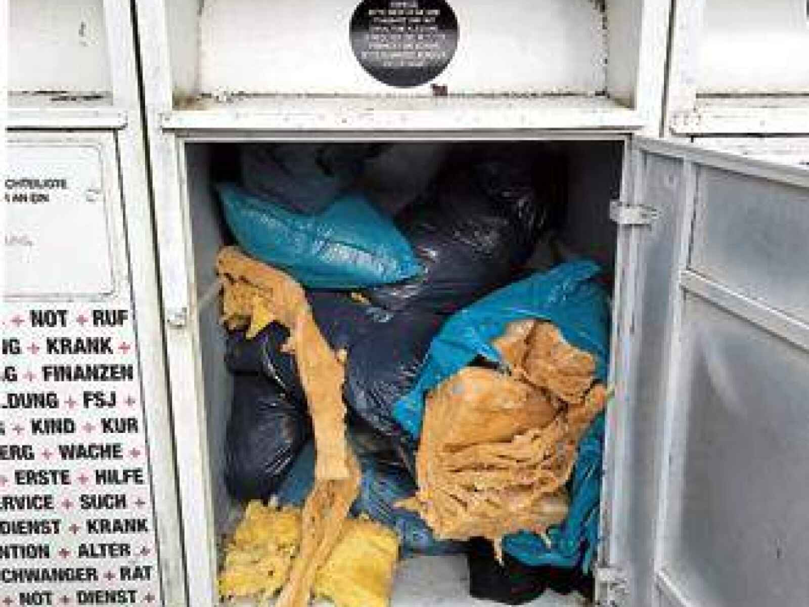 Müll an Altkleider-Containern sorgt immer wieder für Ärger