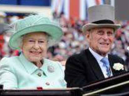 Majestätischer Glanz beim Royal Ascot Pferderennen: Königin Elizabeth II. und Prinz Philip im Jahr 2012 Bild: Andy Rain/EPA