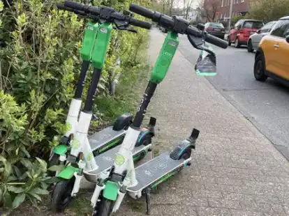 Geh&ouml;ren jetzt ebenfalls zum Oldenburger Stadtbild: die E-Scooter des Anbieters Lime