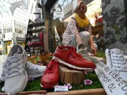 Findet, dass Schuhe zur Grundversorgung geh&ouml;ren und Schuhgesch&auml;fte zumindest auf Termin &ouml;ffnen sollen: Katrin Kristen, Inhaberin des Schuhgesch&auml;fts Kassedy in Oldenburg.