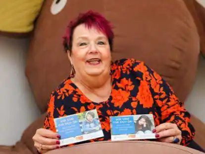 Postkartenaktion zum &bdquo;Tag der gewaltfreien Erziehung&ldquo;: Auf diesem Wege m&ouml;chte die Oldenburger Kinderschutzbund-Gesch&auml;ftsf&uuml;hrerin Monika Kreye Kinder und Jugendliche erreichen.