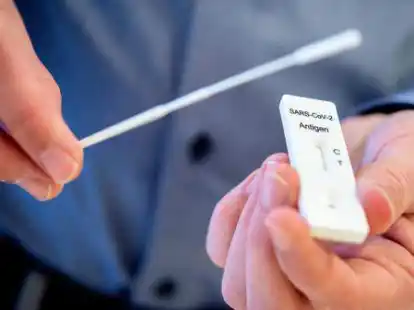 Ergebnis in 15 Minuten: Dieser Schnelltest wird zur Erkennung des Corona-Virus eingesetzt (Symbolbild).