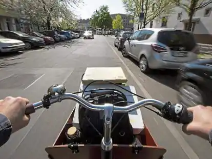Mit dem Lastenrad auf der Stra&szlig;e &ndash; unter Umst&auml;nden ist das durchaus erlaubt.