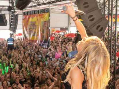 Partyalarm in Tange, bevor Corona das Leben bestimmte: Zehntausende feierten beim Fr&uuml;htanz  von fr&uuml;h morgens bis in die Abendstunden hinein.