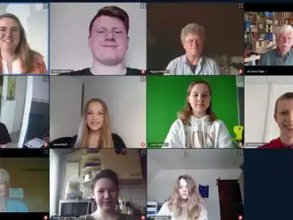 Trafen sich im Internet zum Plattdeutsch-Lesewettbewerb: die Teilnehmer der Edewechter Oberschule, Lehrer und Juroren.