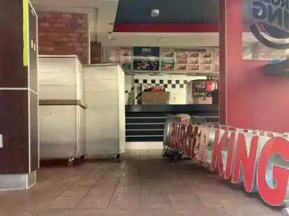 Filiale in der Innenstadt: Das Schild &bdquo;Burger King&ldquo; ist von der Fassade verschwunden.