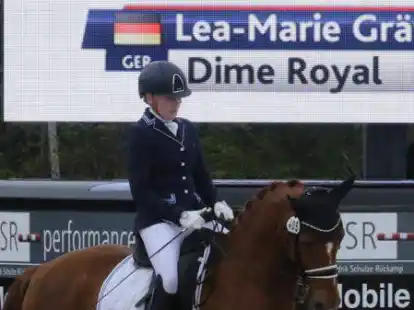 Gewann die Dressurpr&uuml;fung der Klasse M*: Lea-Marie Gr&auml;tz von der TG Bad Zwischenahn auf Dime Royal.